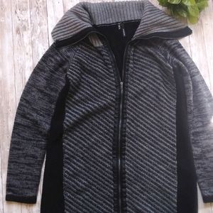 Women's full zip sweater Maurices size medium (J4)